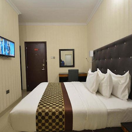 Lakeem Suites Agboyin Surulere Lagos Zewnętrze zdjęcie