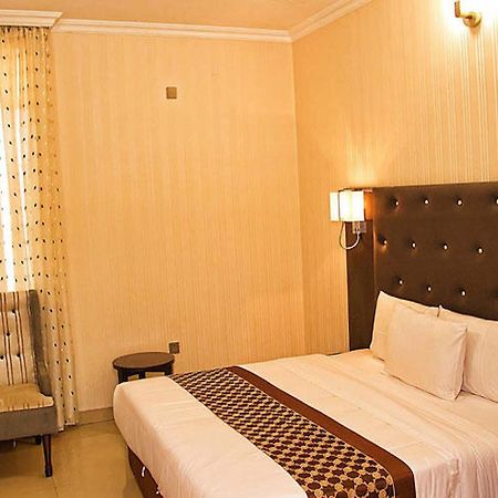 Lakeem Suites Agboyin Surulere Lagos Zewnętrze zdjęcie