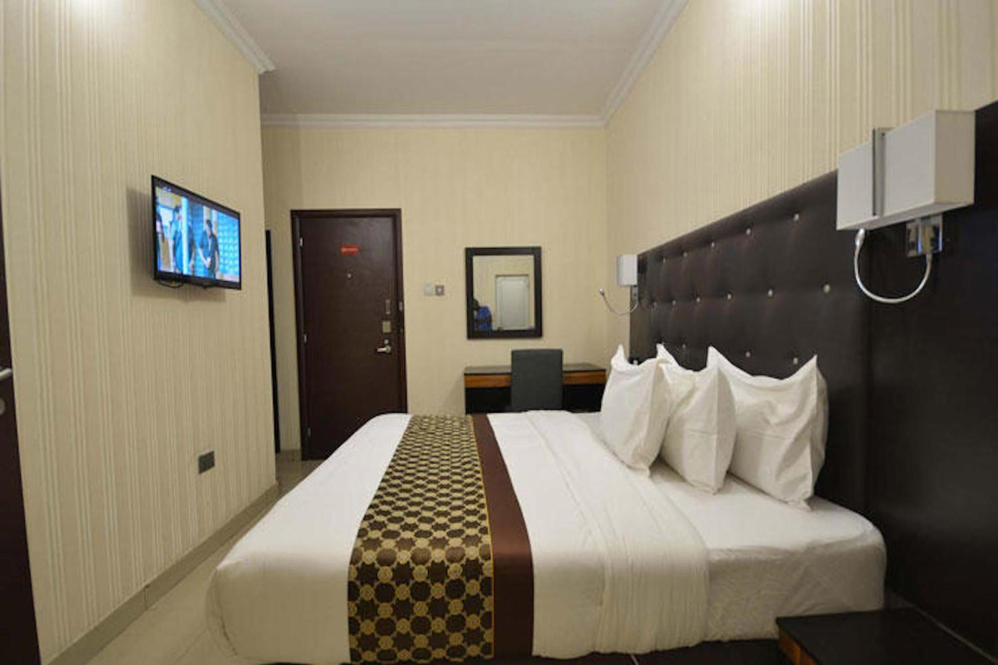 Lakeem Suites Agboyin Surulere Lagos Zewnętrze zdjęcie