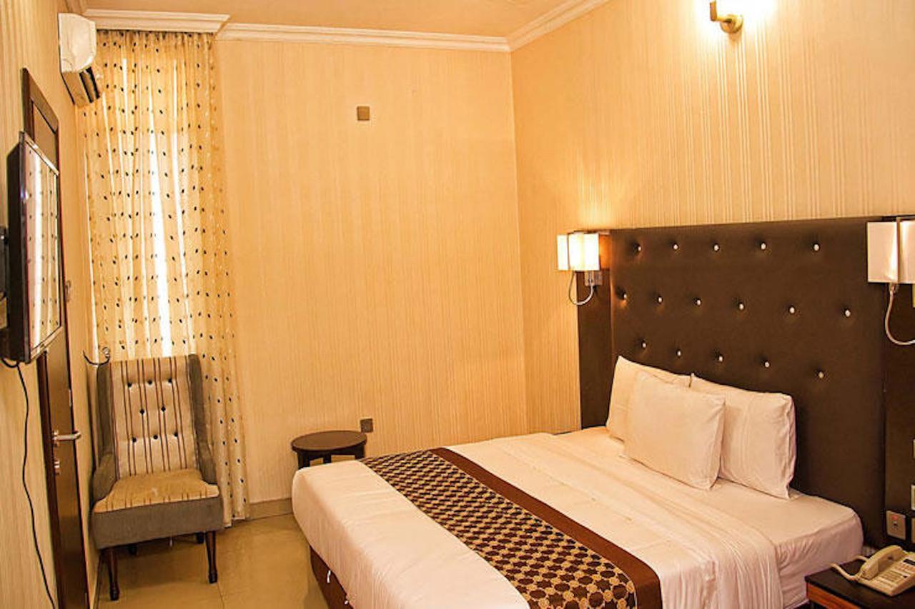 Lakeem Suites Agboyin Surulere Lagos Zewnętrze zdjęcie