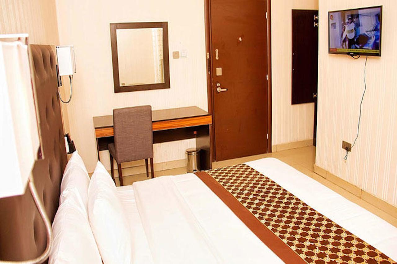 Lakeem Suites Agboyin Surulere Lagos Zewnętrze zdjęcie