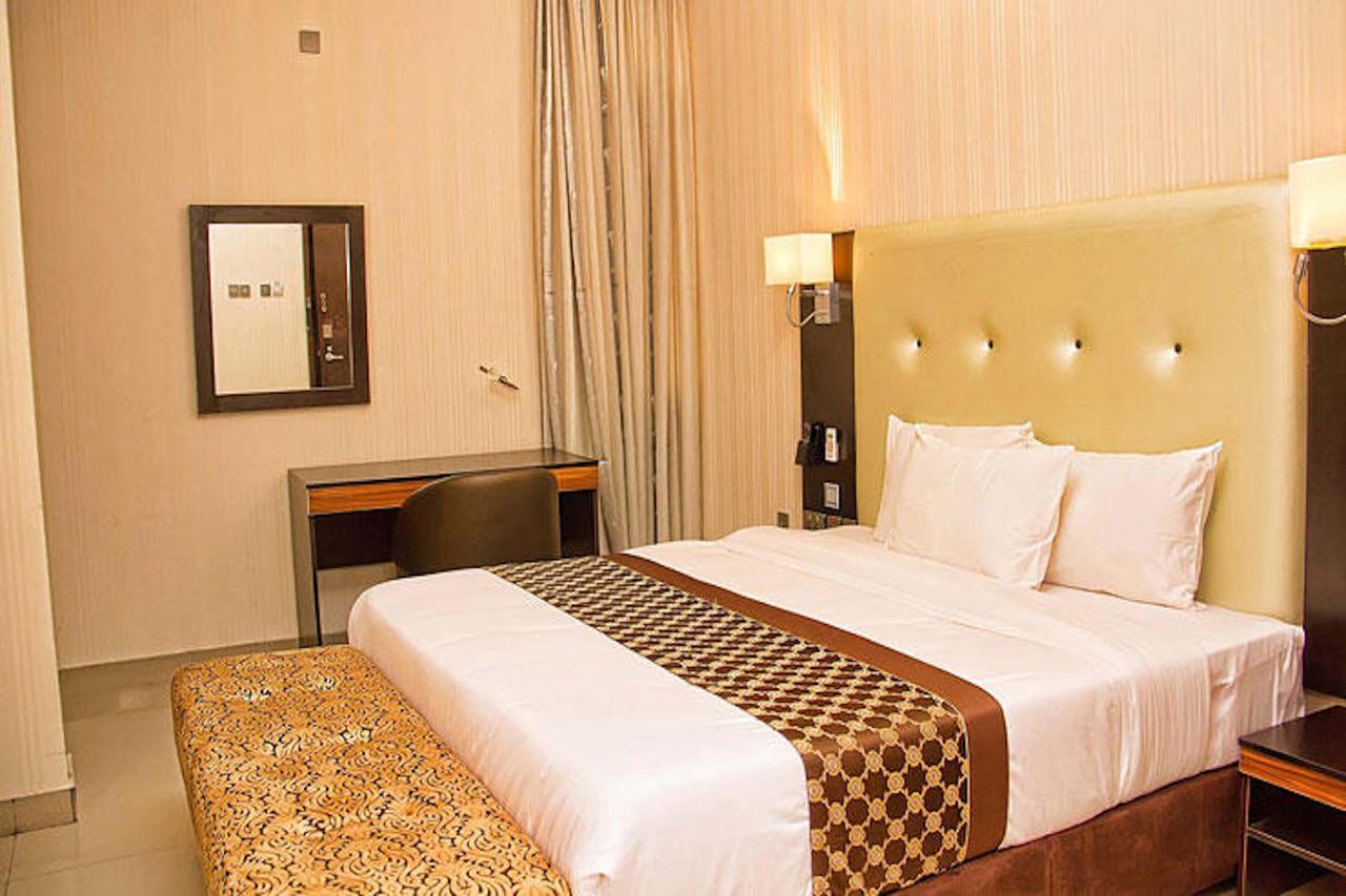 Lakeem Suites Agboyin Surulere Lagos Zewnętrze zdjęcie